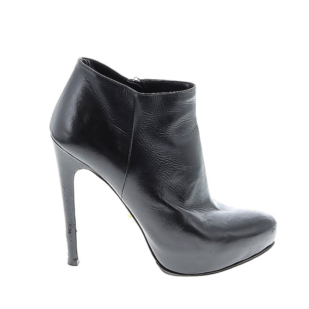 BLACK LEATHER ANKLE BOOTS